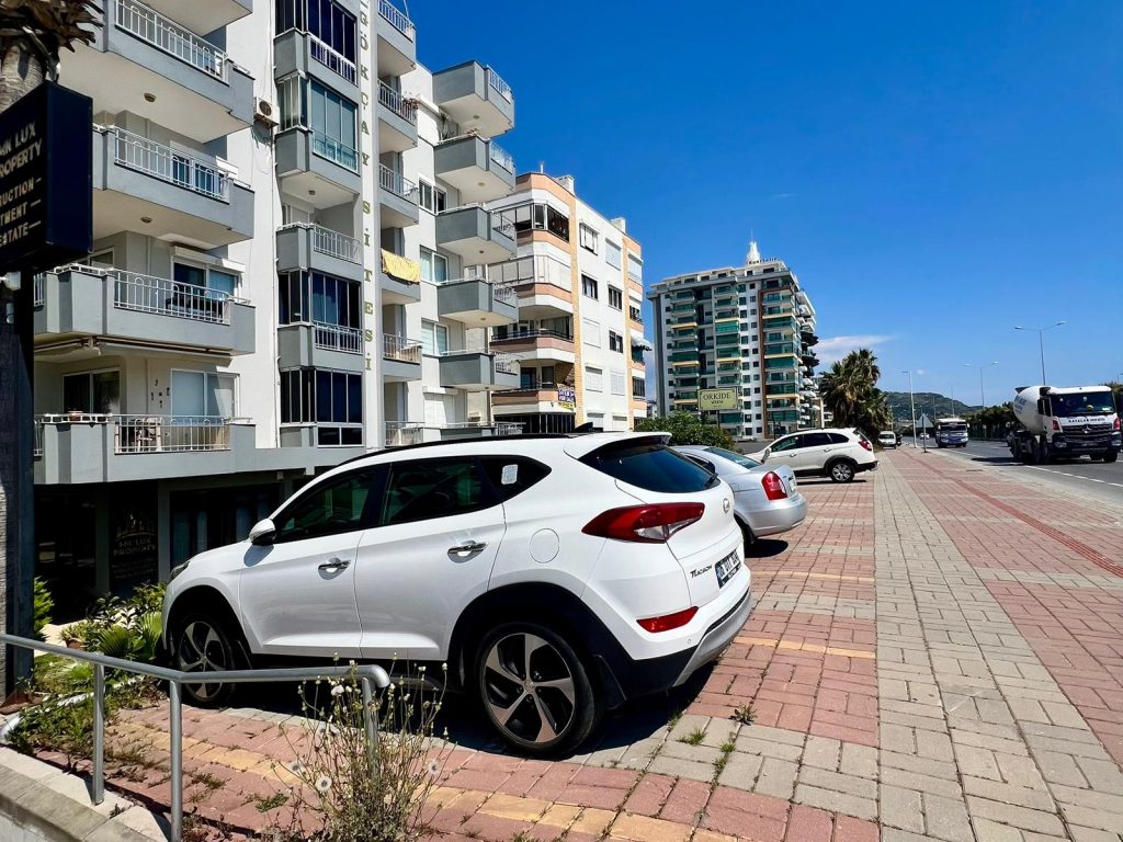 Alanya Mahmutlar: 2+1 Wohnung in erster Meereslinie zu verkaufen