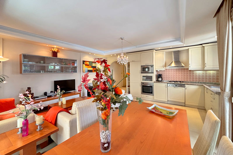 Moderne möblierte 2+1-Wohnung nahe dem Strand in Mahmutlar
